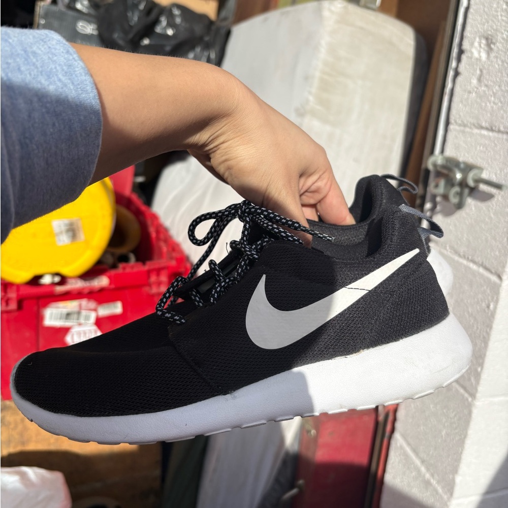 Nike Black and White Roshe Athletic Shoes